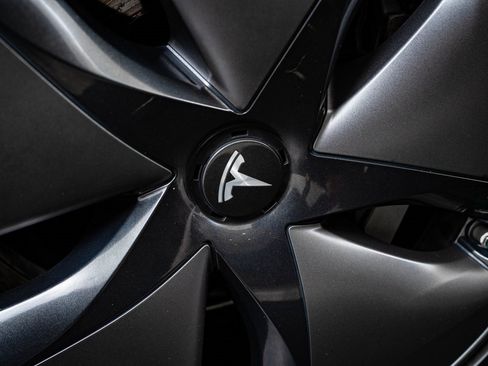 Used 2018 Tesla Model 3 Long Range image 8