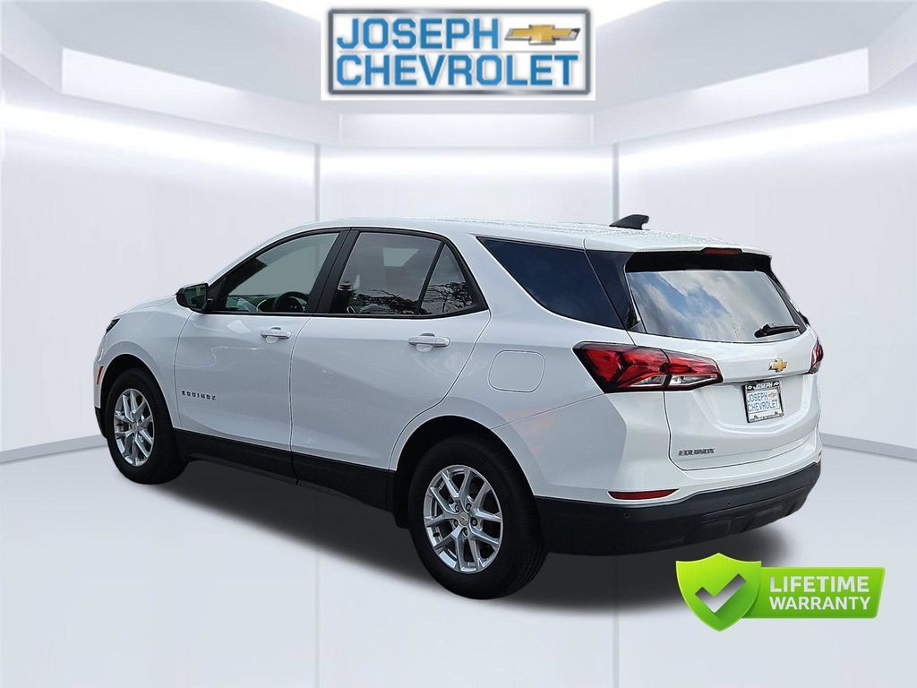 Used 2024 Chevrolet Equinox LS w/ LS Convenience Package FWD image 4