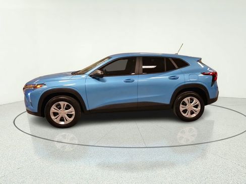 Used 2026 Chevrolet Trax LS FWD image 3