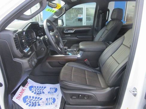 Certified 2025 Chevrolet Silverado 1500 High Country w/ Technology Package image 16