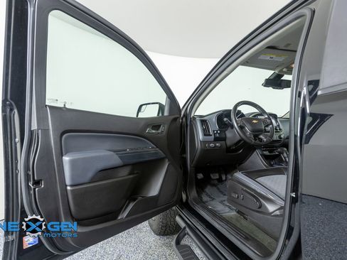 Used 2017 Chevrolet Colorado Z71 AWD/4WD image 9