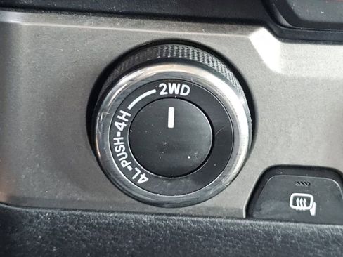 Used 2019 Toyota Tacoma SR5 AWD/4WD image 11