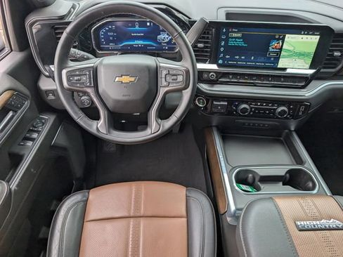 Used 2024 Chevrolet Silverado 2500 High Country w/ Technology Package AWD/4WD image 10
