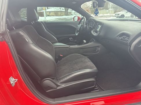 Used 2019 Dodge Challenger R/T w/ Plus Package image 27