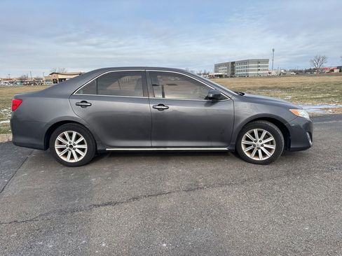Used 2014 Toyota Camry XLE image 10