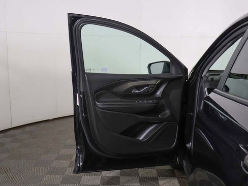 Used 2024 GMC Terrain SLE w/ Driver Convenience Package FWD image 18