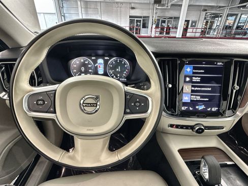 Used 2022 Volvo S60 B5 Momentum w/ Advanced Package image 16