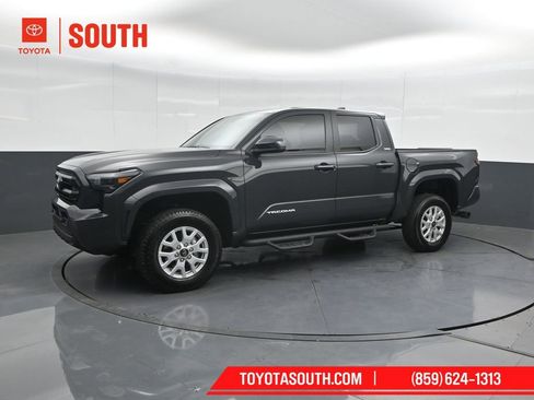 Used 2025 Toyota Tacoma SR5 AWD/4WD image 7