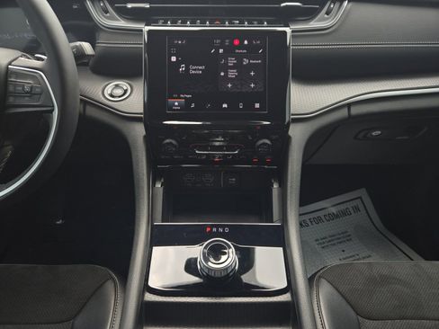 Used 2023 Jeep Grand Cherokee Altitude image 11