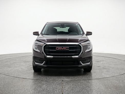Used 2024 GMC Terrain SLE FWD image 2