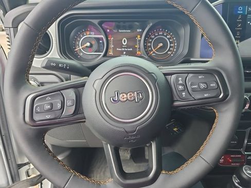 Used 2024 Jeep Gladiator Sport AWD/4WD image 13