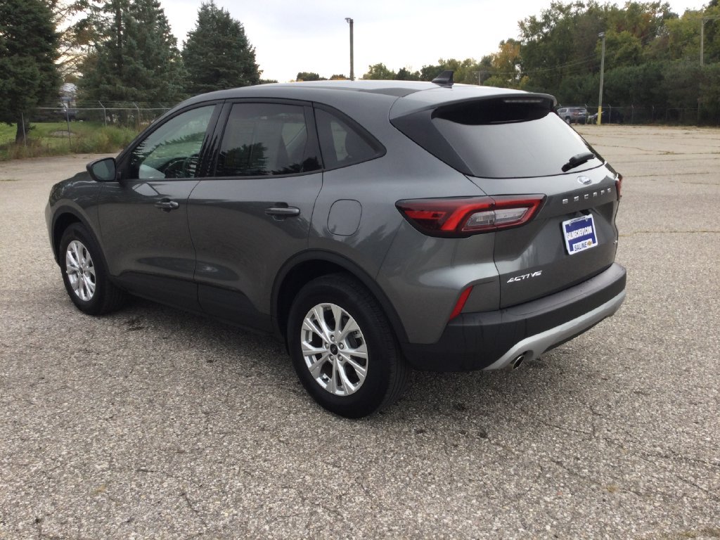 Used 2025 Ford Escape Active AWD/4WD image 5