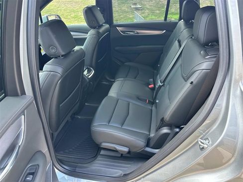 New 2025 Cadillac XT6 Luxury image 17