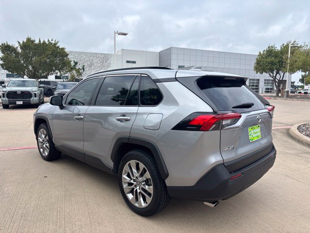 Used 2020 Toyota RAV4 XLE Premium FWD image 7