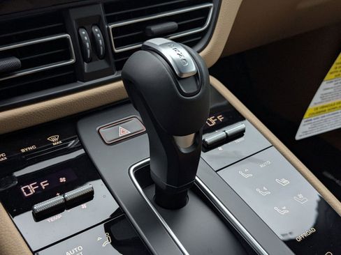 New 2026 Porsche Macan AWD/4WD image 20