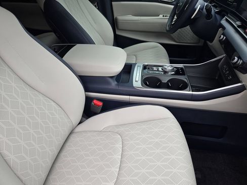 New 2026 Kia Carnival EX FWD image 11