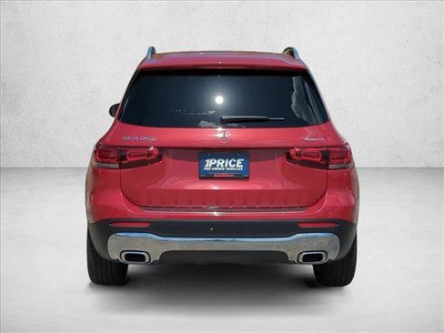 Used 2021 Mercedes-Benz GLB 250 4MATIC image 7