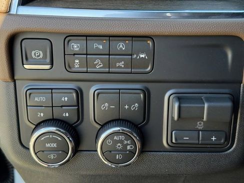 New 2026 Chevrolet Suburban High Country image 18