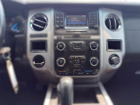 Used 2017 Ford Expedition XLT RWD image 14