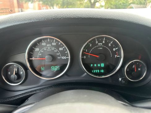 Used 2014 Jeep Wrangler Unlimited Rubicon w/ Connectivity Group AWD/4WD image 36