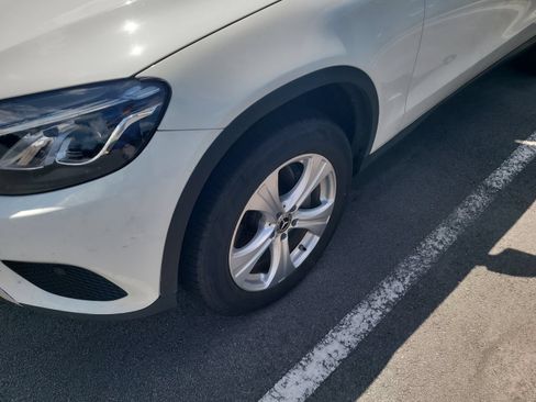 Used 2018 Mercedes-Benz GLC 300 4MATIC image 4