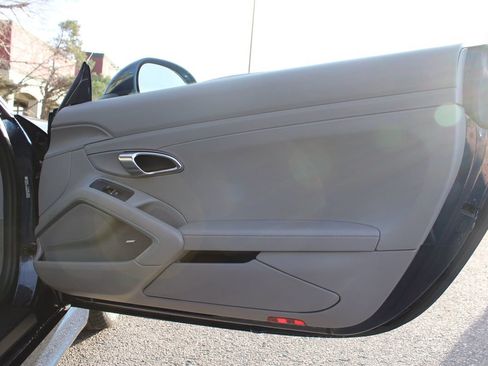 Used 2015 Porsche Cayman image 23