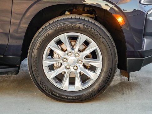 Used 2024 Chevrolet Suburban Premier image 11