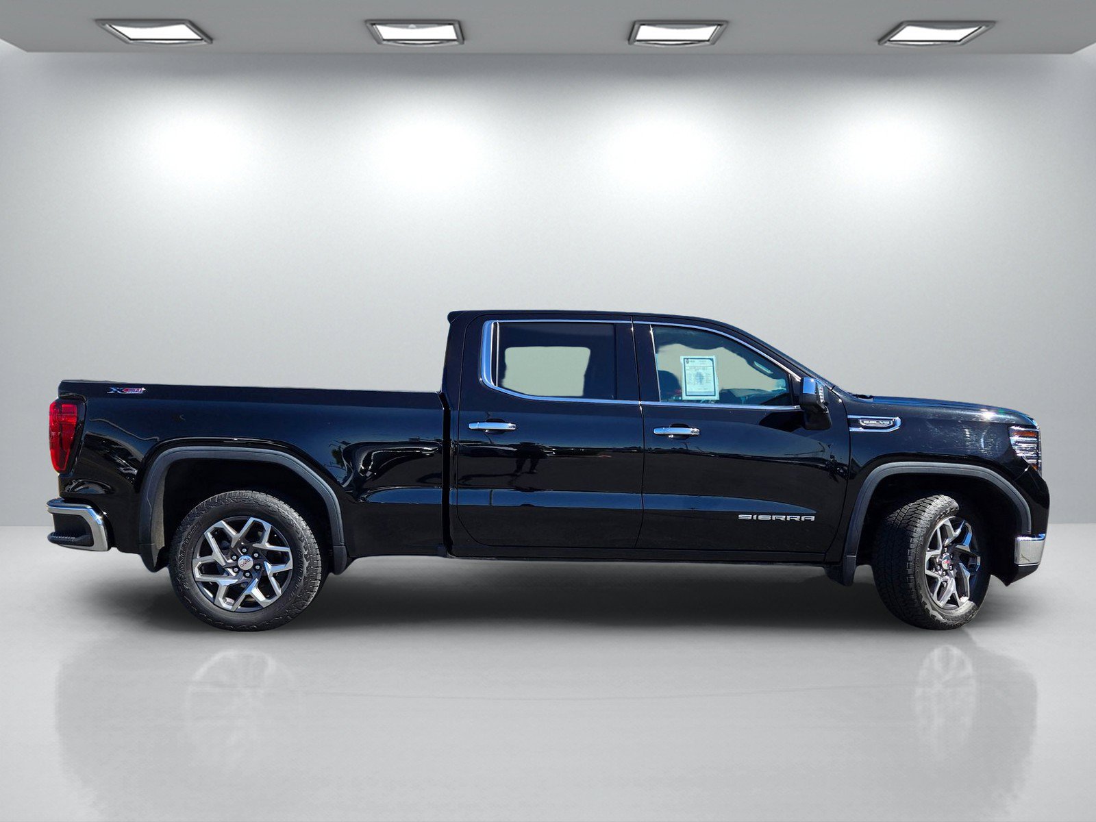 Used 2023 GMC Sierra 1500 SLT w/ SLT Premium Package AWD/4WD image 3