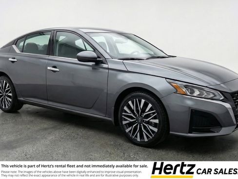 Used 2025 Nissan Altima 2.5 SV image 1