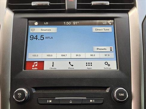 Used 2017 Ford Fusion SE w/ Fusion SE Technology Package image 15