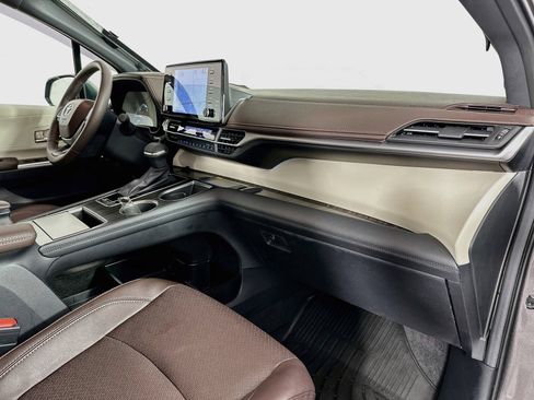 Certified 2024 Toyota Sienna Platinum AWD/4WD image 32