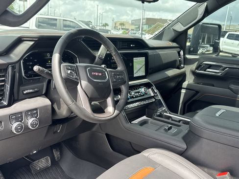 Used 2025 GMC Sierra 2500 AT4 w/ AT4 Premium Plus Package image 5