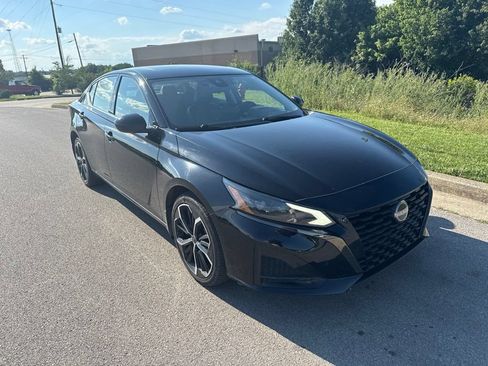 Used 2023 Nissan Altima 2.5 SR w/ SR Premium Package AWD/4WD image 2