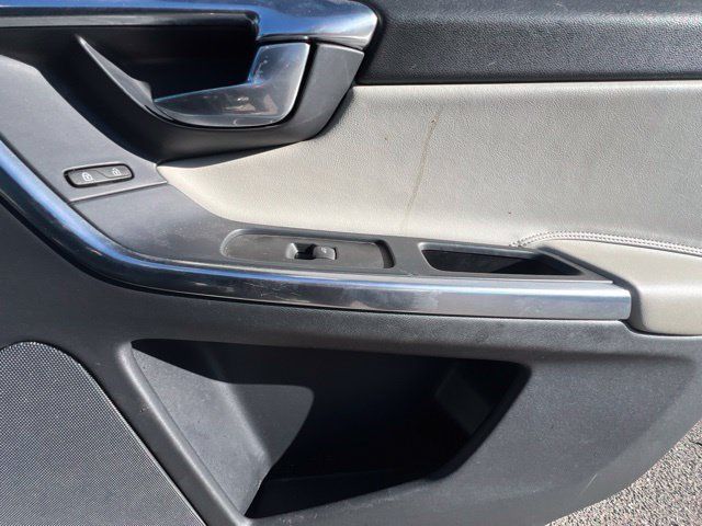 Used 2017 Volvo XC60 T6 Dynamic w/ Preferred Option Package AWD/4WD image 36