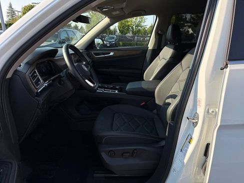 Used 2025 Volkswagen Atlas SE AWD/4WD image 15