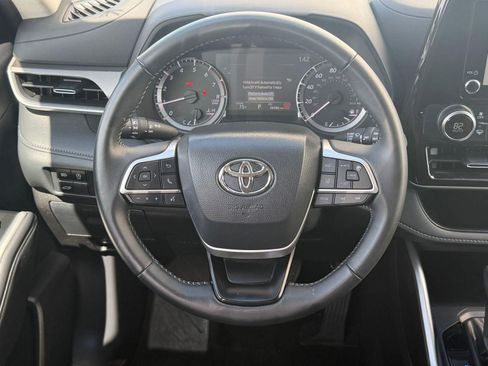 Used 2025 Toyota Highlander LE image 15
