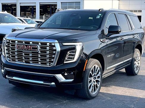 Used 2025 GMC Yukon Denali w/ Sun & Power Step Package AWD/4WD image 7