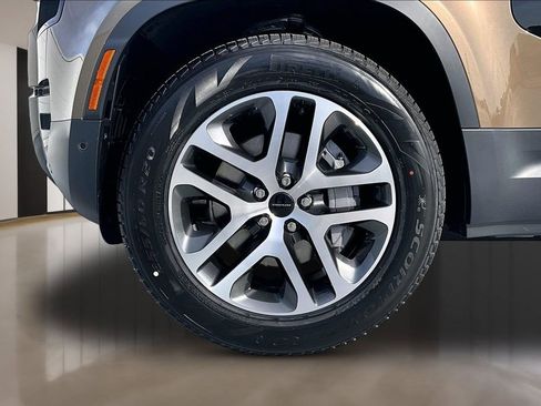 New 2026 Land Rover Defender 110 S image 13