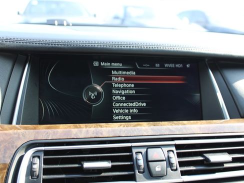 Used 2014 BMW 750Li image 21