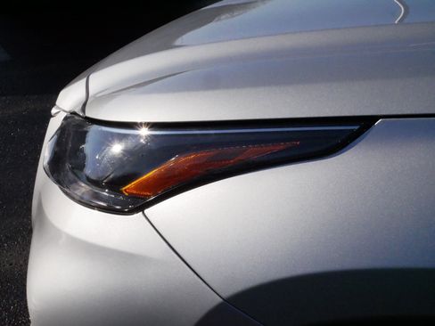 Certified 2025 Toyota Highlander XLE image 16