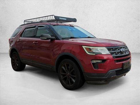 Used 2018 Ford Explorer XLT w/ Equipment Group 202A image 3