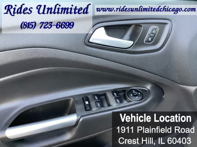 Used 2017 Ford Escape SE w/ SE Sport Appearance Package FWD image 16