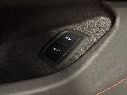 Used 2022 Chevrolet Corvette Stingray Preferred Conv w/ Z51 Performance Package RWD image 28