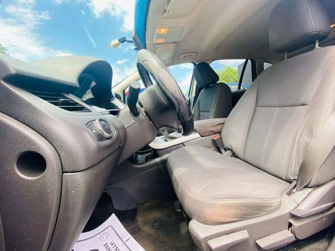 Used 2011 Ford Edge SE image 10