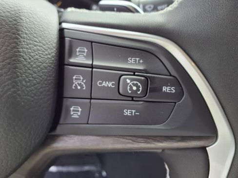 New 2025 Jeep Grand Cherokee L Limited w/ Luxury Tech Group II image 10