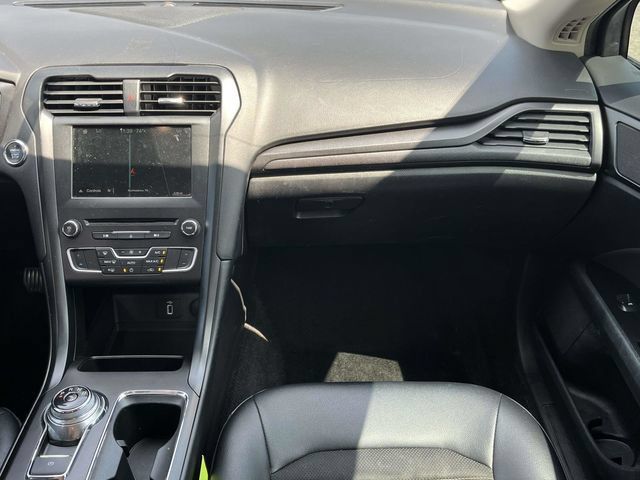 Used 2018 Ford Fusion SE w/ Equipment Group 201A FWD image 18