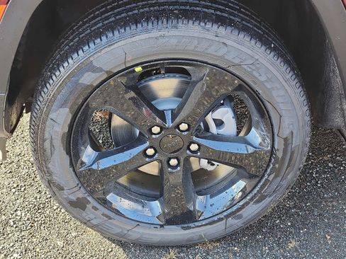 New 2025 Jeep Grand Cherokee Altitude image 5