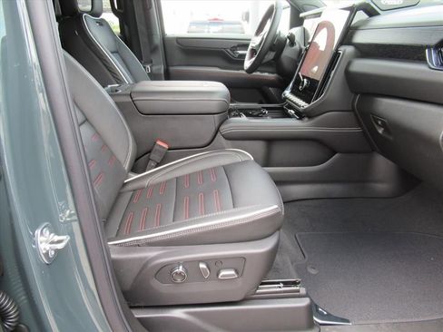 New 2026 GMC Yukon AT4 Ultimate AWD/4WD image 10
