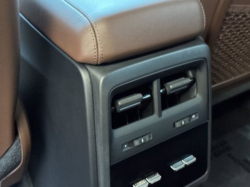 Certified 2025 Porsche Macan 4S Electric AWD/4WD image 15