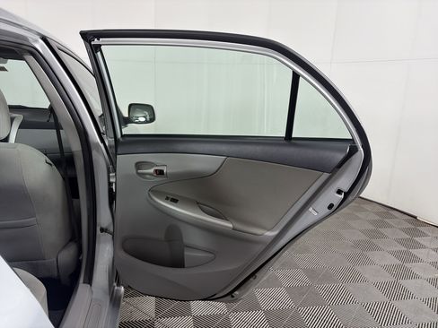 Used 2013 Toyota Corolla LE image 37